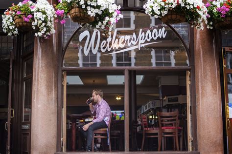 All Wetherspoons pubs to offer government eating out discount