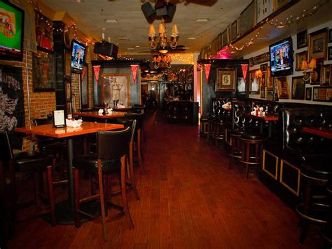 Best Sports Bars in Boston 2020: 13 Spots with Big Screens, Food