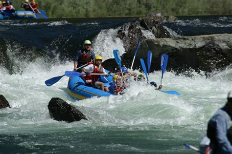 5 Important Tips For River Rafting In The Rain - GogglesNMore