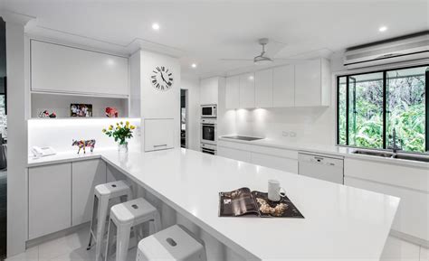 White on white: Minimalist kitchen design - Completehome