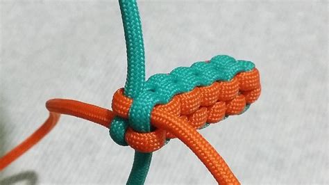 Square (Box) Stitch -Starting tutorial | Plastic lace, Paracord diy, Paracord bracelet designs