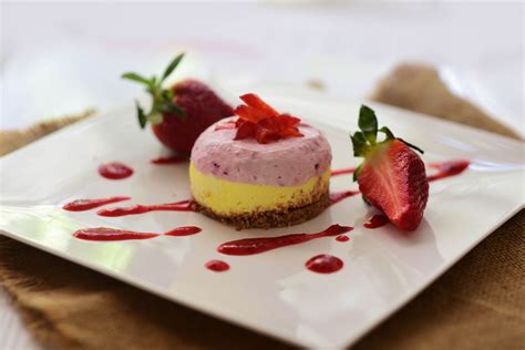 Cheesecake with strawberry foam - Creative Commons Bilder