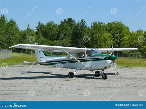 Cessna 172P Plane in Hancock County Bar Harbor Airport in Maine ...