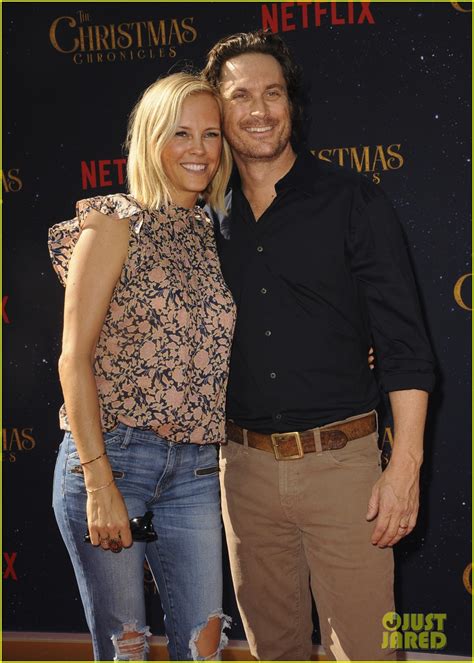 Oliver Hudson & Wife Erinn Bartlett Couple Up at 'The Christmas ...