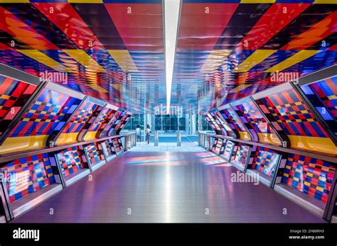 Canary Wharf Crossrail station - Adams Plaza Bridge Stock Photo - Alamy