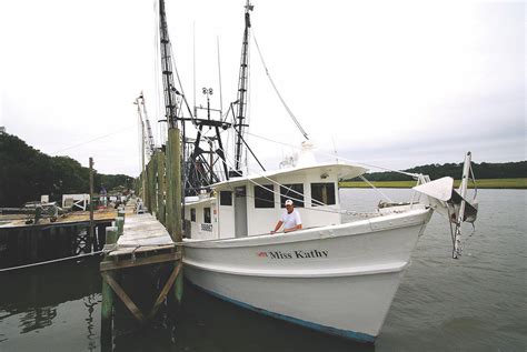 A Day in the Life of a shrimp boat captain – The Island News – Beaufort, SC