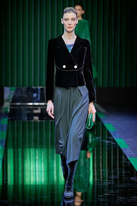 Giorgio Armani Fall 2022 Ready-to-Wear Fashion Show | Vogue