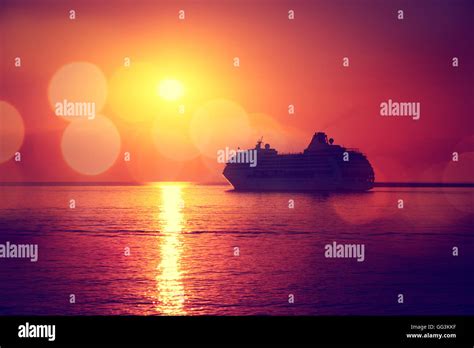 Silhouette of Cruise Ship at Sea Sunset Background Stock Photo - Alamy