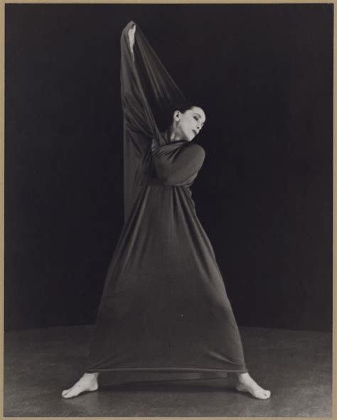 "Lamentation", 1930, by Martha Graham | Danse moderne, Danse contemporaine, Danse folklorique