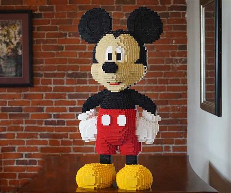 Lego-Mickey-10 - the VACATIONEER