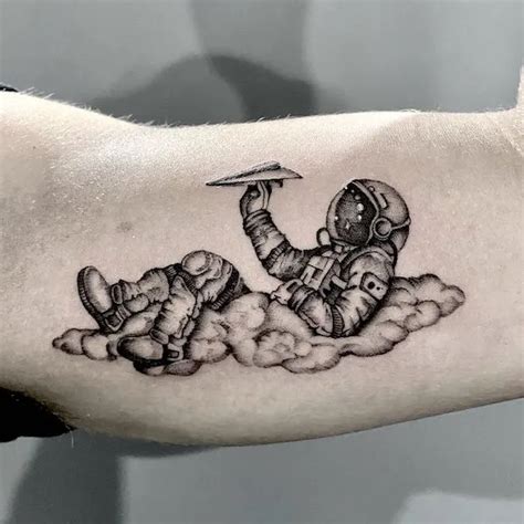 Aggregate 89+ astronaut tattoo ideas super hot - in.cdgdbentre