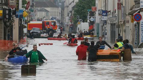 Deaths reported as flash floods hit France, Germany and Austria - Euractiv