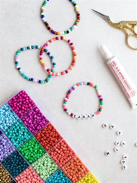 How to Make Stretchy Beaded Bracelets with Elastic Cord - Sarah Maker