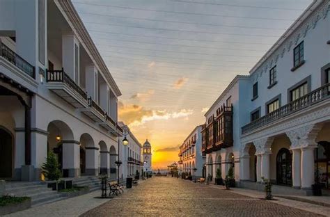 Ciudad Cayalá, Guatemala. The city started getting built in 2003! : r/ArchitecturalRevival