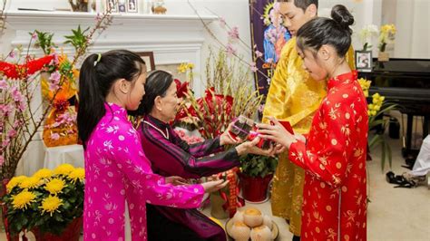 Vietnamese Lunar New Year: Tết - A Celebration of Tradition and Family ...