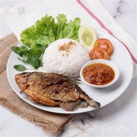 Jual Ikan Bawal Goreng + Nasi - Ready To Eat | Shopee Indonesia