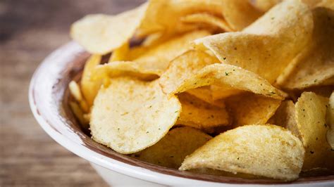 Best Quick Snacks for Diabetics: Chips and Salsa, Fruit, and More ...