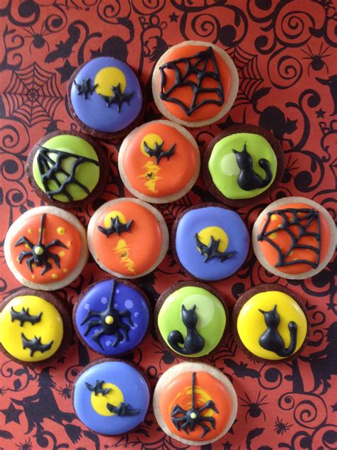 Halloween cookie decorating ideas Homemade Halloween Cookies, Halloween Biscuits, Halloween ...