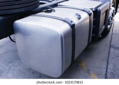 Aluminum Fuel Tank Truck Capacity 400 Stock Photo (Edit Now) 1023170815