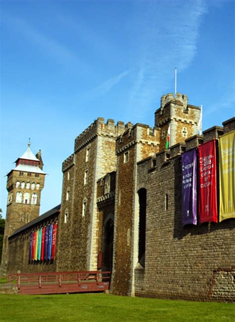 Cardiff Castle, Cardiff, South Wales | Holidayspots4u