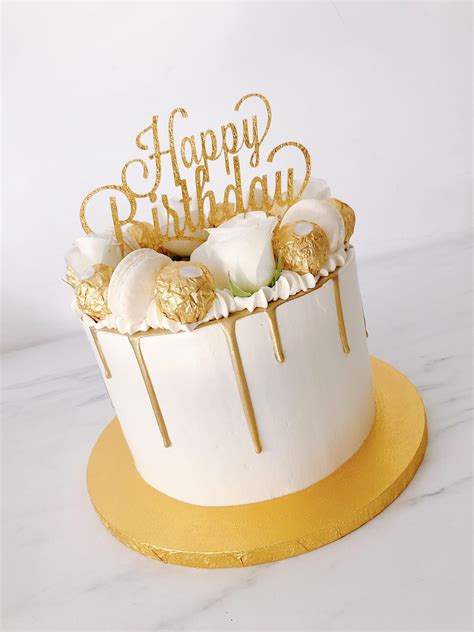 #weddingcakes #happybirthday #cake #gold #heartcake in 2020 | Golden birthday cakes, 25th ...