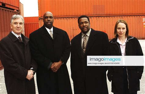 THE WIRE, Robert F. Colesberry, Darryl Massey, Wendell Pierce, Amy Ryan, (Season 2), 2002-08, HBO Co