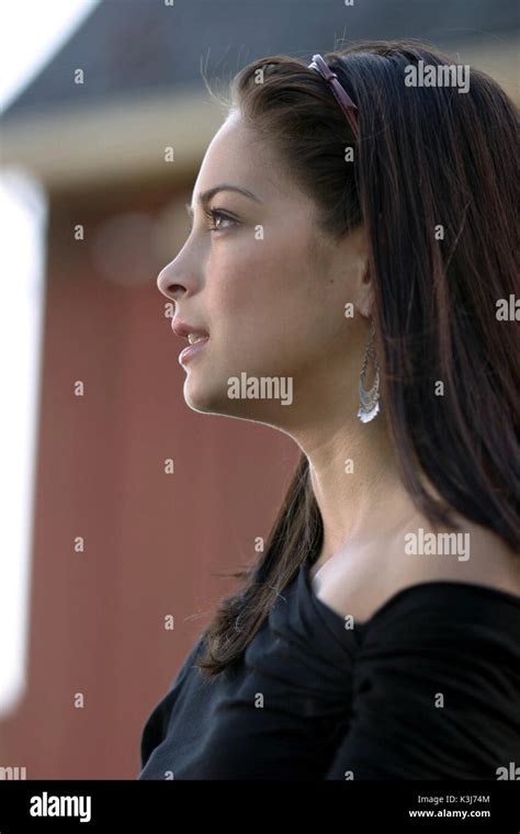 Kristin Kreuk Stock Photos & Kristin Kreuk Stock Images - Alamy