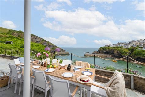 Stunning Holiday Cottages with Idyllic Sea Views