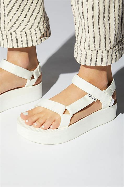 Universal Flatform Teva Sandals | Flatform teva, Teva flatform, Sandals