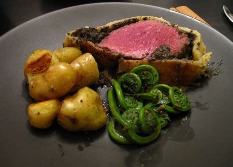Classic Beef Wellington | Foodists