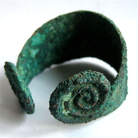 Koban culture Bronze Age bracelet with spiral decoration - 50 mm - Catawiki