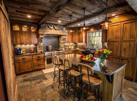 20 Homey Kitchens with Reclaimed Ceiling | Home Design Lover | Rustic kitchen, Rustic kitchen ...