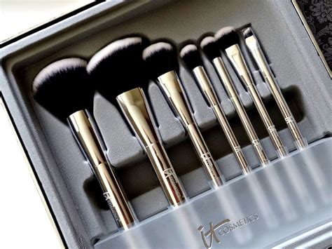 Makeup, Beauty and More: It Cosmetics Full Size 7-pc. Micro-Airbrush Blurring Brush Set