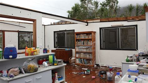 PM to inspect Townsville cyclone damage | SBS News