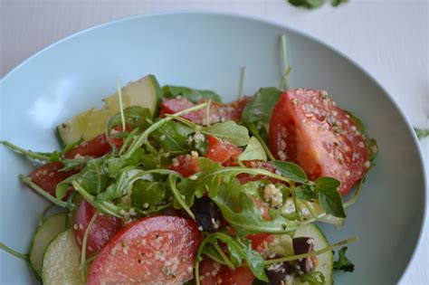 Summer garden salad with hemp seeds - Motive Nutrition