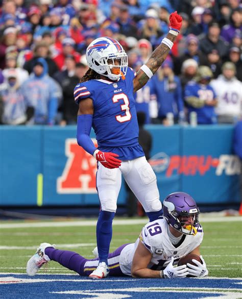 Bills safety Damar Hamlin ejected for hit on Patriots' Jakobi Meyers