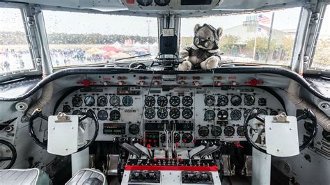 1945 Douglas DC-4 Cockpit [1920x1080] : wallpaper