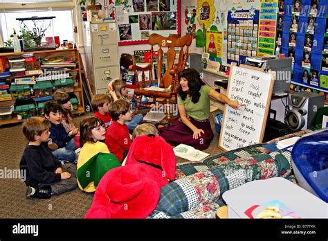 First grade teacher teaching vocabulary words to elementary school class California Stock Photo ...