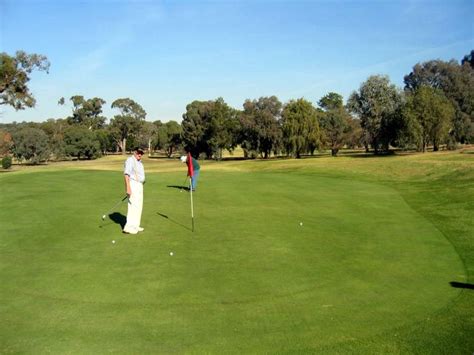 Wagga Wagga RSL Golf Course - Wagga Wagga Green on Hole 2