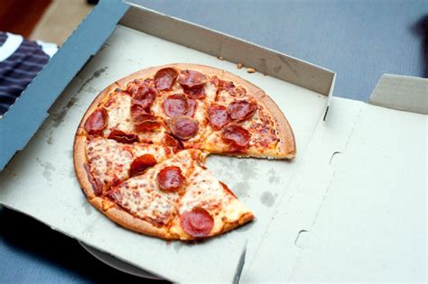 Takeaway pepperoni pizza - Free Stock Image