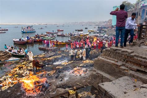 Varanasi Cremation Ghat, India Editorial Stock Photo - Image of carry ...