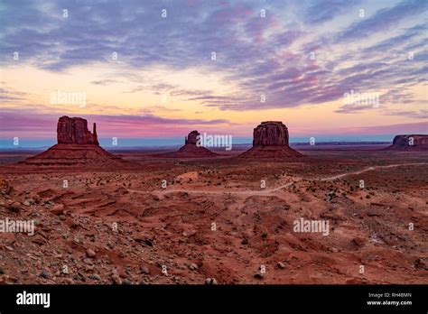 MONUMENT VALLEY SUNRISE Stock Photo - Alamy