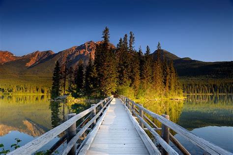 Pyramid Lake | Road trip usa, Beautiful places to visit, National parks