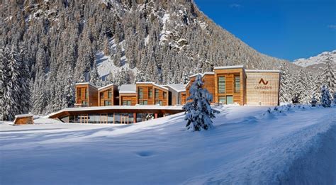 Camp Zero, il resort ecologico di lusso nelle Alpi: 30 suite e parcheggio con stazioni di ...