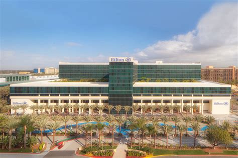 Hilton Anaheim Hotel Deals | Allegiant®