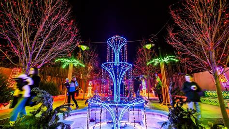 10 botanical gardens with the best holiday lights in 2021