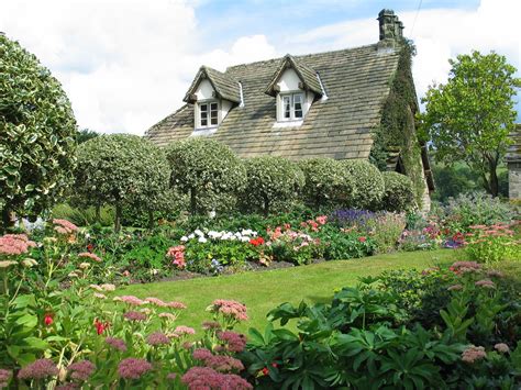 Pin by Anaëlle on Beaux Paysages | English cottage garden, English ...