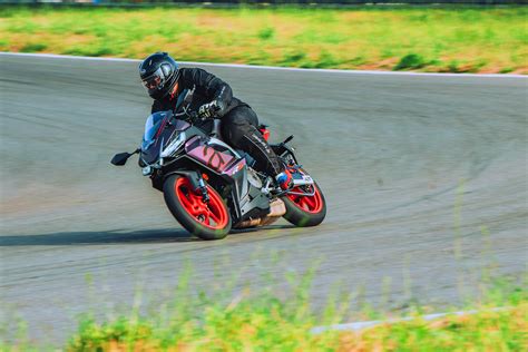 Aprilia RS 457 First Ride Review: Does the baby RS tug the right ...