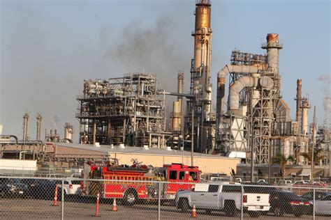 Crews contain fire at Phillips 66 refinery in Carson; 2nd fire at site in recent weeks – Daily ...