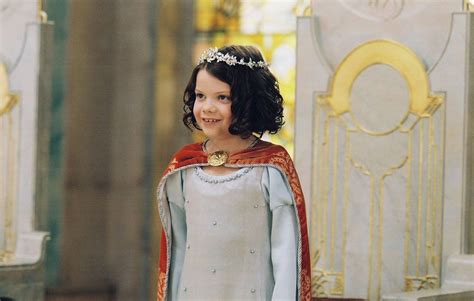 I've always wanted a crown like that. Silver leaves & flowers. | Lucy pevensie, Narnia, Narnia ...